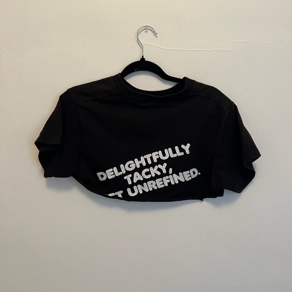 MEGA cropped hooters tee shirt - Picture 3 of 3